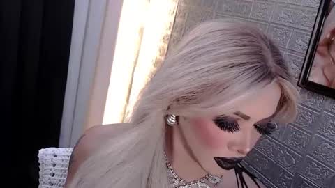 Amanda online show from November 12, 2025, 4:35 am