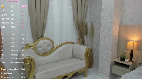 Snapshot of valentina_robertson chatting on January 13, 2025, 1:23 am online show from January 13, 2025, 1:23 am