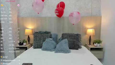 Snapshot of valentina_robertson chatting on February 20, 2025, 10:26 pm online show from February 20, 2025, 10:26 pm