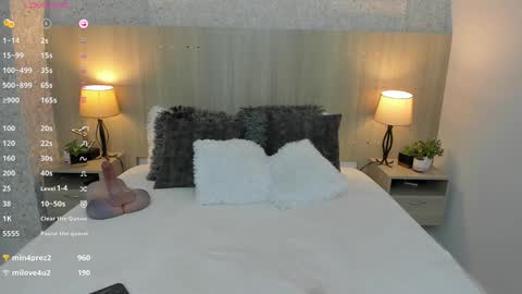 Snapshot of valentina_robertson chatting on March 2, 2025, 9:32 pm online show from March 2, 2025, 9:32 pm