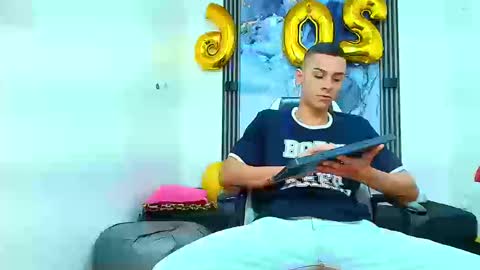 valentina_y_sneiderr online show from January 9, 2026, 7:59 pm