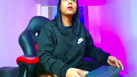 valentina_y_sneiderr online show from April 17, 2026, 10:35 pm