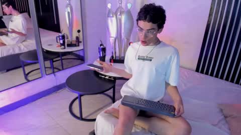 valentinaguerra1 online show from October 17, 2025, 7:33 am