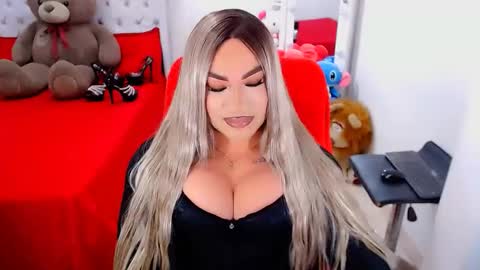 Snapshot of valentinaxqueen chatting on October 3, 2025, 12:51 am online show from October 3, 2025, 12:51 am