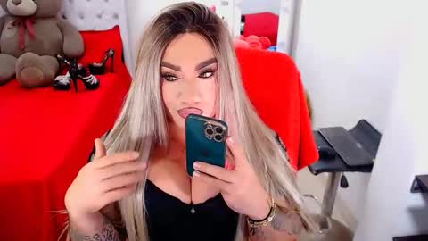 Snapshot of valentinaxqueen chatting on October 5, 2025, 12:53 am online show from October 5, 2025, 12:53 am