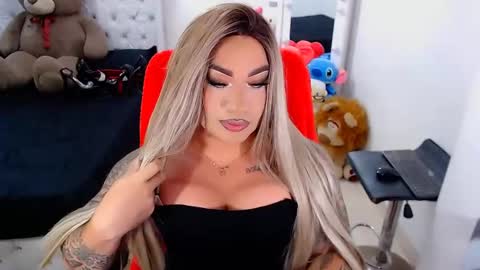 Snapshot of valentinaxqueen chatting on October 7, 2025, 12:41 am online show from October 7, 2025, 12:41 am