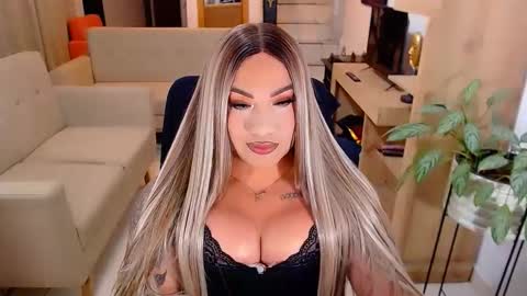Snapshot of valentinaxqueen chatting on November 11, 2025, 12:32 am online show from November 11, 2025, 12:32 am