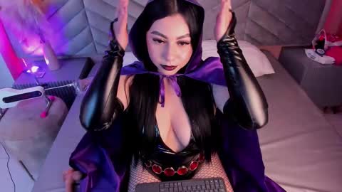 Snapshot of valentine_mia_ chatting on October 17, 2025, 10:34 pm Mia online show from October 17, 2025, 10:34 pm