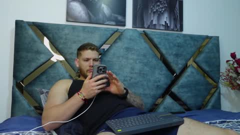 Snapshot of valentino_ferrari28 chatting on October 1, 2025, 1:44 am Valentino Ferrari online show from October 1, 2025, 1:44 am