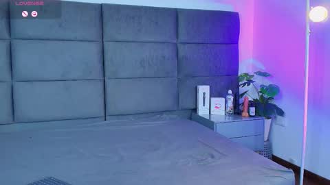 valentino moon online show from December 16, 2025, 2:38 am