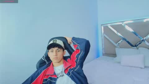 valentino_rey online show from April 16, 2026, 12:06 pm