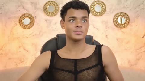 valentino_thompson online show from September 14, 2025, 7:57 pm