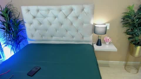 Snapshot of valenvega_ chatting on April 6, 2026, 11:22 am VALEN VEGA online show from April 6, 2026, 11:22 am