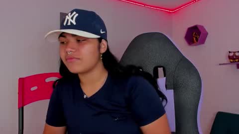 valeri_harpers4 online show from October 1, 2025, 1:33 am