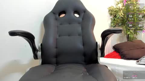 valeri_tafur online show from November 4, 2025, 10:58 am