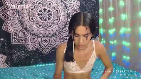 valeria online show from December 16, 2025, 2:49 am