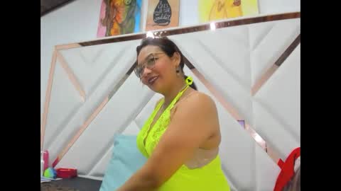 valeria_gil_ online show from December 3, 2025, 11:36 pm