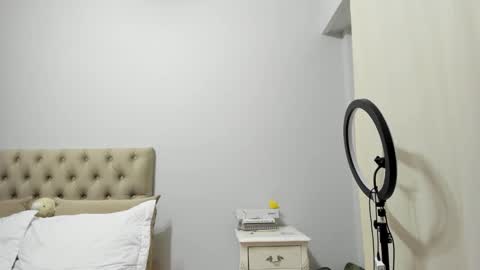 valeriafraanco online show from September 22, 2025, 3:52 am