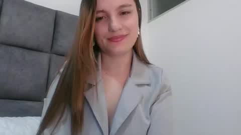 valeriafrannco online show from February 6, 2025, 8:29 am