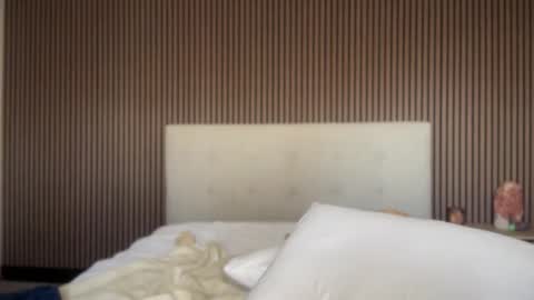 Valeria Peterson online show from October 10, 2025, 11:04 pm