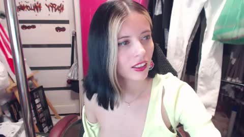Snapshot of valeriaxkiss chatting on December 17, 2024, 10:00 pm ValeriaXKiss online show from December 17, 2024, 10:00 pm