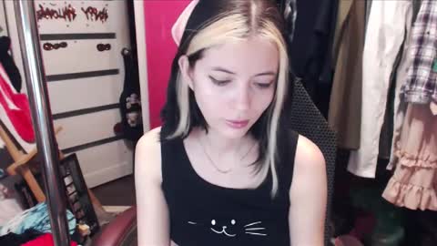 Snapshot of valeriaxkiss chatting on February 14, 2025, 1:34 am ValeriaXKiss online show from February 14, 2025, 1:34 am