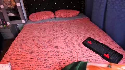 valerie luxe   online show from February 6, 2025, 11:43 am