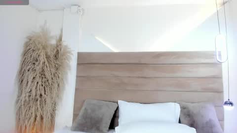 valeri online show from September 24, 2025, 12:19 pm