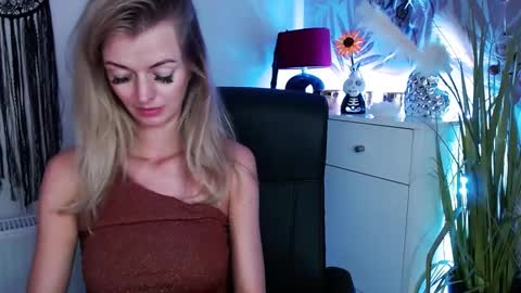 Valerie  online show from February 11, 2025, 12:58 pm