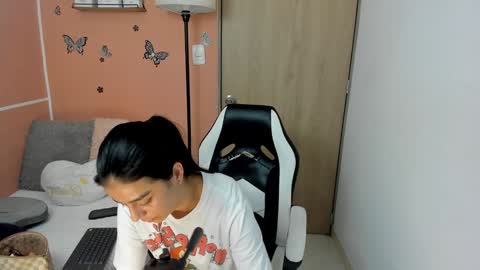 Juli C online show from December 16, 2024, 9:09 pm