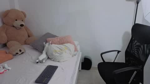 Juli C online show from September 17, 2025, 12:12 am