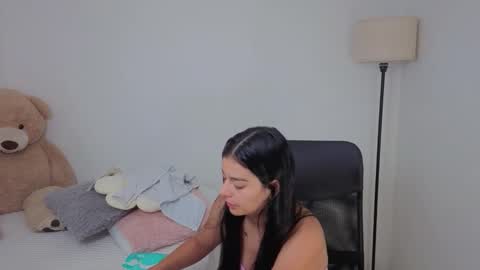 Juli C online show from November 13, 2025, 11:47 pm