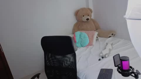 valerihouse_ online show from May 5, 2026, 1:13 am
