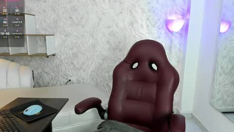 Snapshot of valeriia_moon chatting on June 4, 2026, 3:56 am Valeria GomezGMT-5 2200-0600 online show from June 4, 2026, 3:56 am