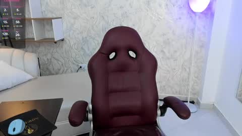 Snapshot of valeriia_moon chatting on June 5, 2026, 6:52 am Valeria GomezGMT-5 2200-0600 online show from June 5, 2026, 6:52 am