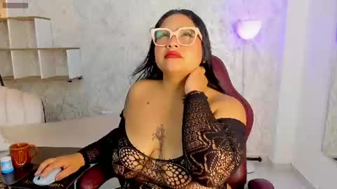 Snapshot of valeriia_moon chatting on June 24, 2026, 3:49 am Valeria GomezGMT-5 2200-0600 online show from June 24, 2026, 3:49 am