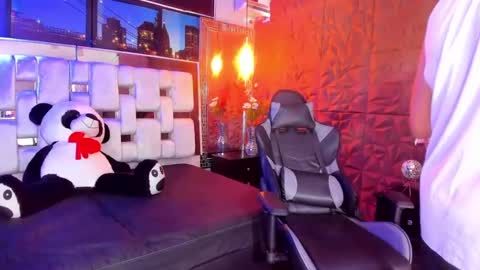 Snapshot of valery_and_dani chatting on January 31, 2025, 11:45 pm valery_and_dani online show from January 31, 2025, 11:45 pm