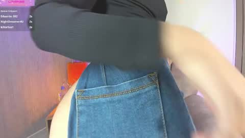 Snapshot of valery_evaans chatting on September 13, 2025, 4:01 am Valery Evans online show from September 13, 2025, 4:01 am