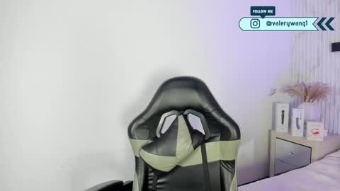 Snapshot of valery_wang chatting on December 19, 2025, 12:01 pm Val online show from December 19, 2025, 12:01 pm
