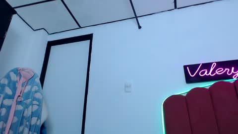 B V Naughty online show from December 6, 2024, 11:03 pm