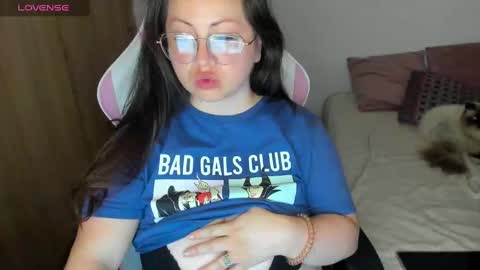 Snapshot of valeryvass_07 chatting on December 12, 2024, 12:59 am My name is Valery... Nice to meet you thumb up me please its important online show from December 12, 2024, 12:59 am