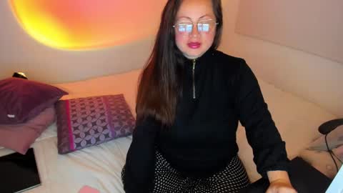 Snapshot of valeryvass_07 chatting on December 20, 2024, 6:08 am My name is Valery... Nice to meet you thumb up me please its important online show from December 20, 2024, 6:08 am