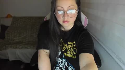 Snapshot of valeryvass_07 chatting on November 3, 2025, 11:26 pm My name is Valery... Nice to meet you thumb up me please its important online show from November 3, 2025, 11:26 pm