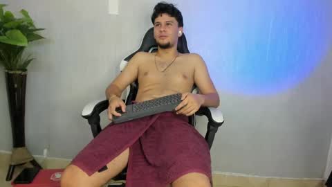 Snapshot of valetino_stonee chatting on May 9, 2026, 7:57 am Valentino online show from May 9, 2026, 7:57 am