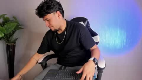 Snapshot of valetino_stonee chatting on May 12, 2026, 7:33 pm Valentino online show from May 12, 2026, 7:33 pm