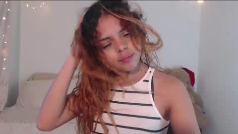Snapshot of valientegirl_ chatting on April 19, 2026, 10:34 pm VALIENTE online show from April 19, 2026, 10:34 pm