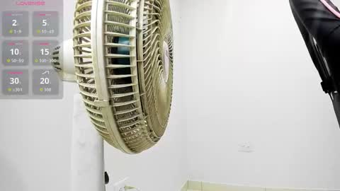 valkiiriaa_ online show from November 13, 2025, 3:16 am