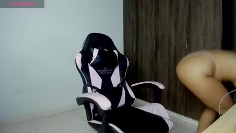 valkiiriaa_ online show from December 1, 2025, 11:26 am