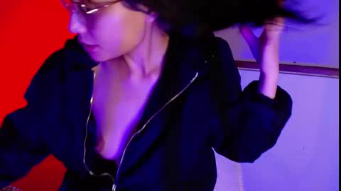 valkiry_ online show from November 17, 2025, 3:45 am