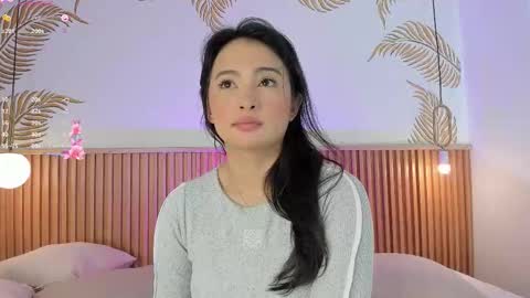 valleriie_ online show from February 9, 2026, 3:27 pm